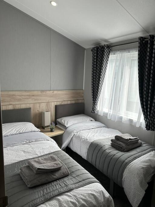Modern Lodge With Amazing Views New Quay Exterior foto
